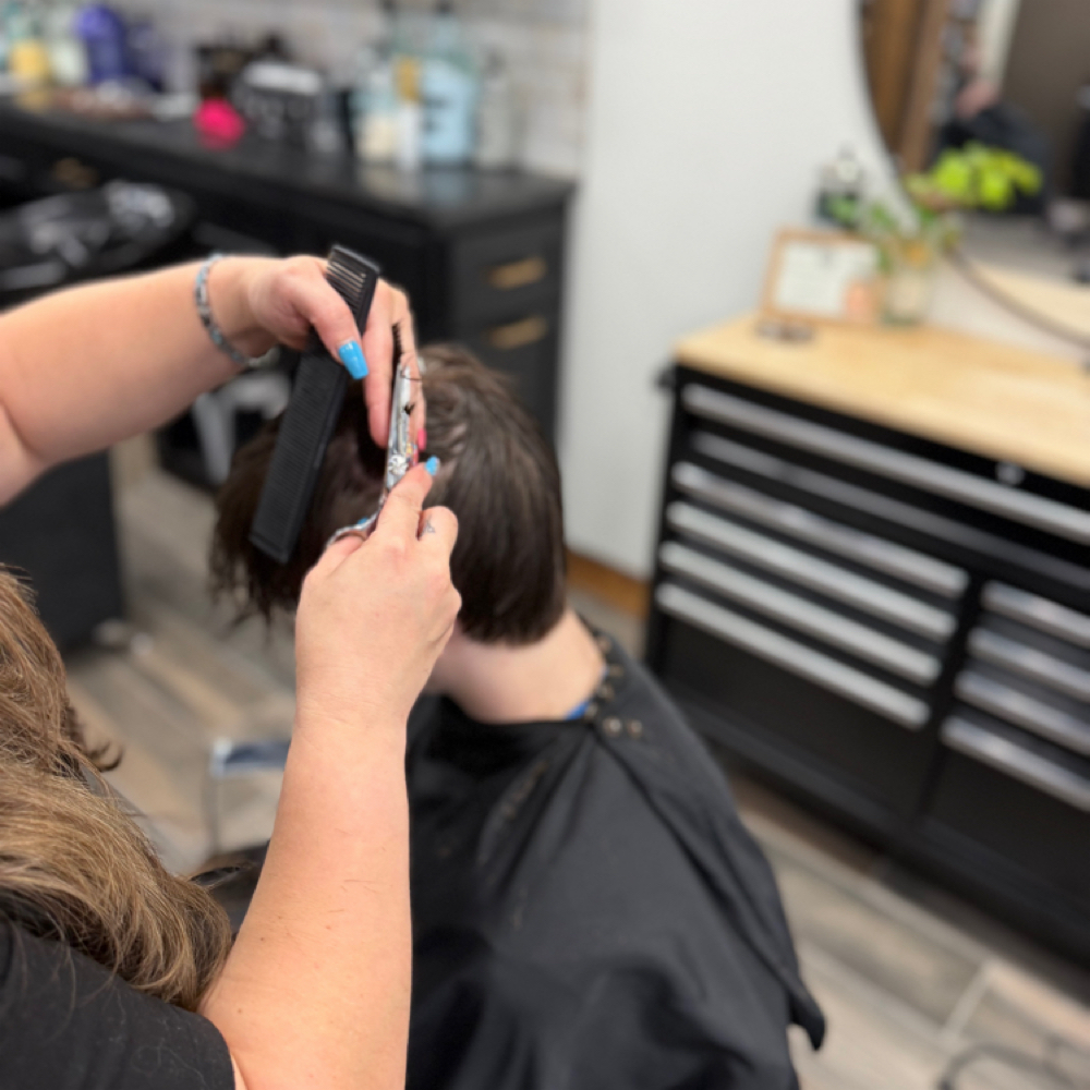 Men’s Haircut at Desert Rose Beauty Co in Friendswood, TX