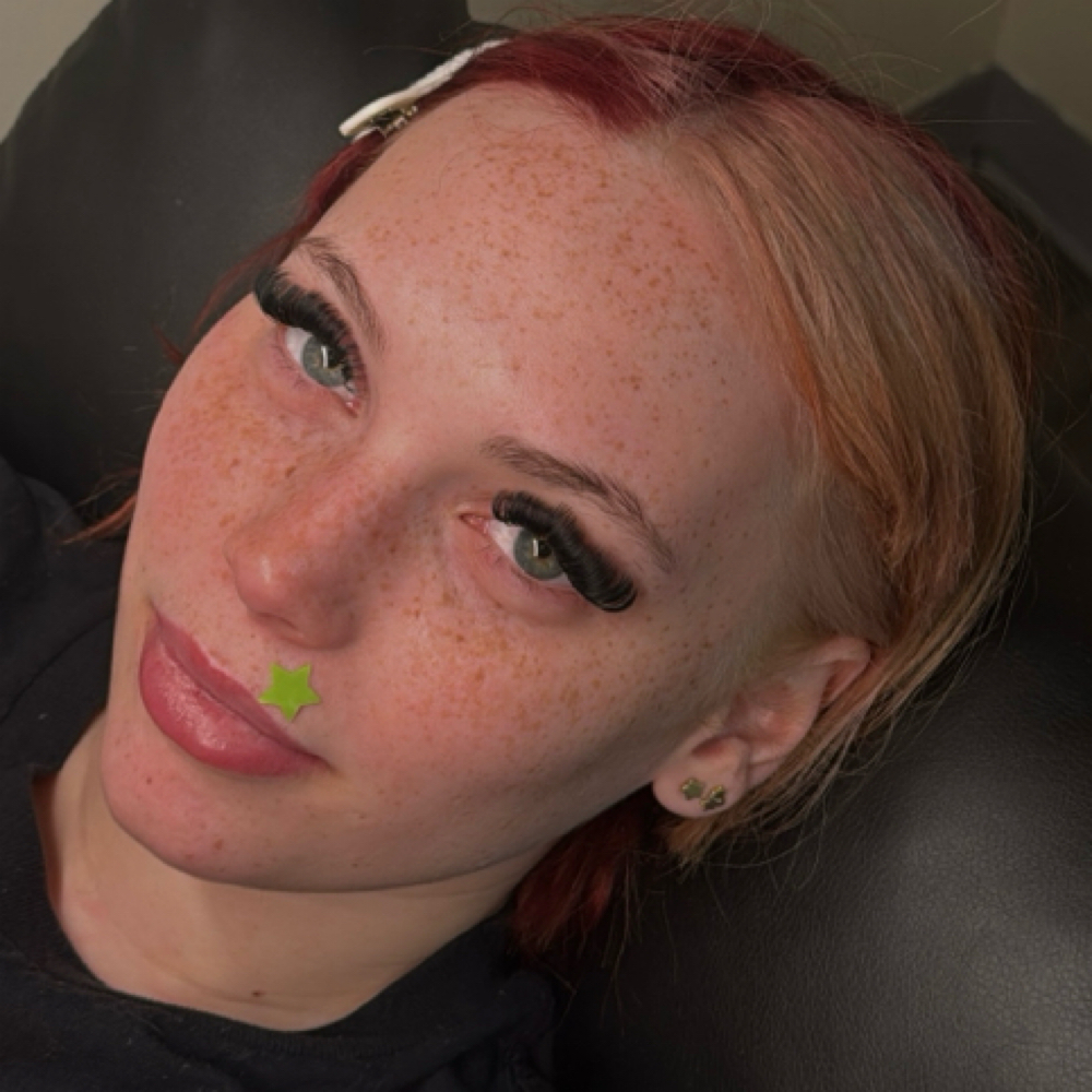 Volume Full Lash Set at The Lash Lounge in Johnson City, TN