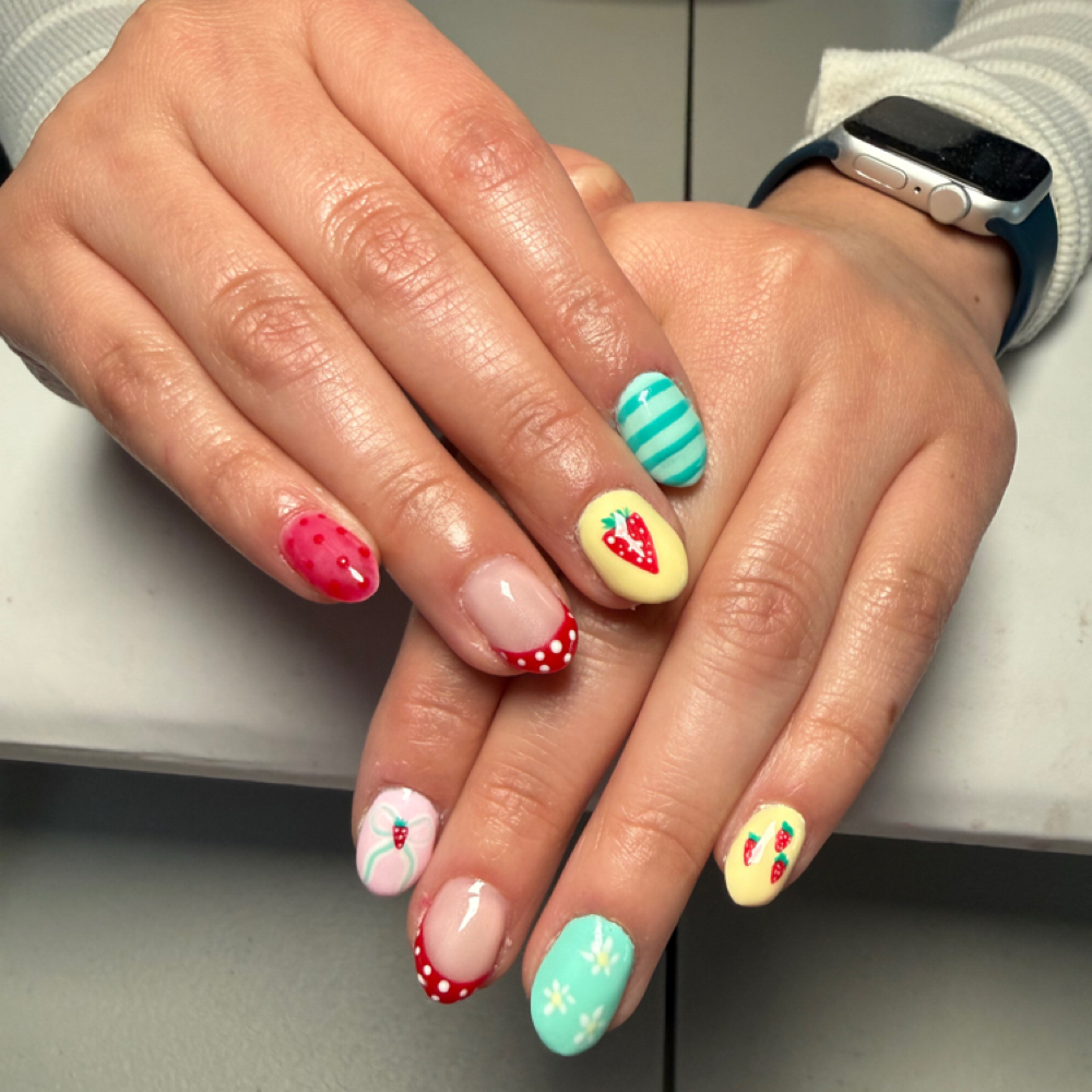 Structure Mani W/design at Ivette’s beauty in Peoria, IL