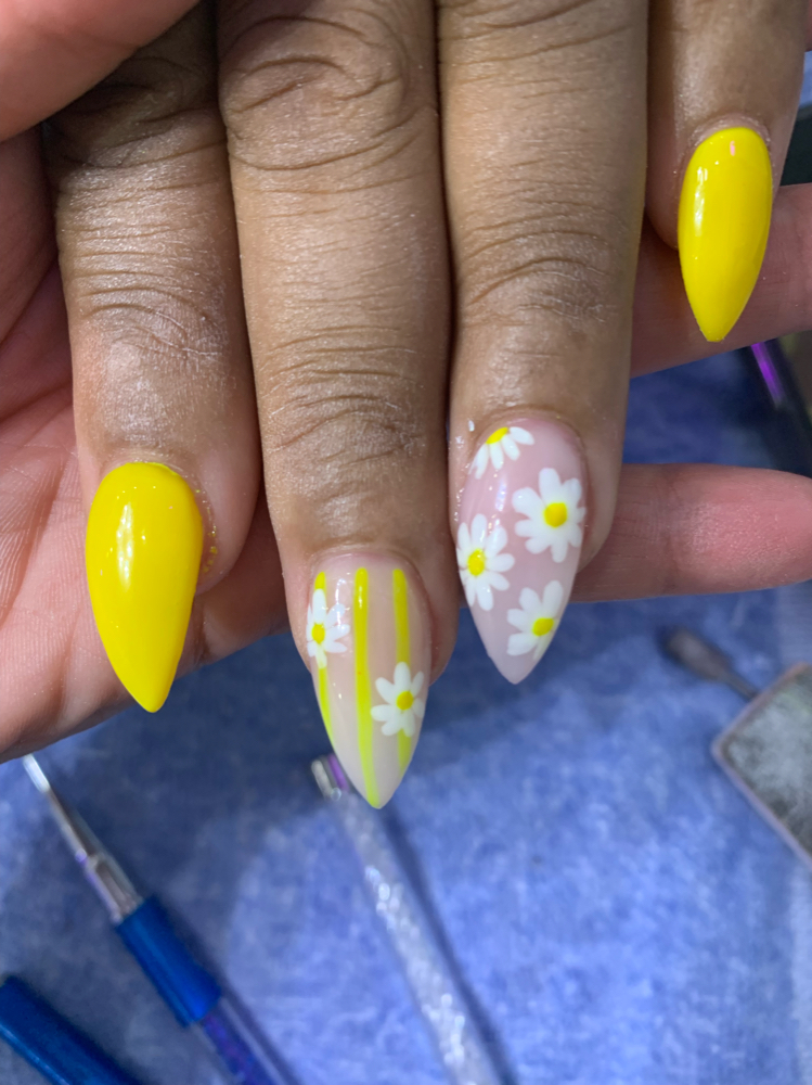 Nail Design 10-35$
