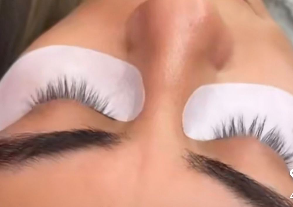 Eyelash Extension Removal