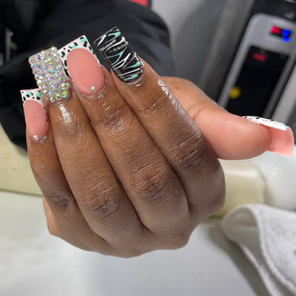 Short Nail Art Full Set at Treasure Renee in Gary, IN