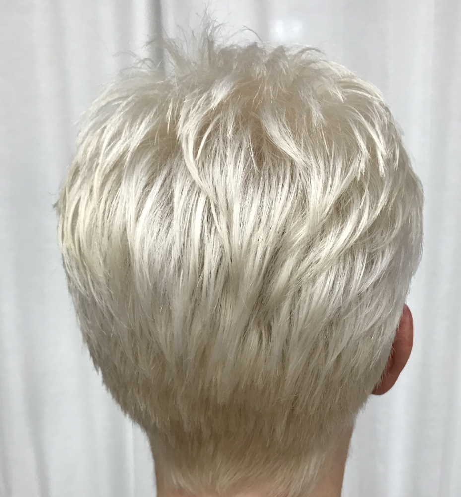 All Over Blonding pixie