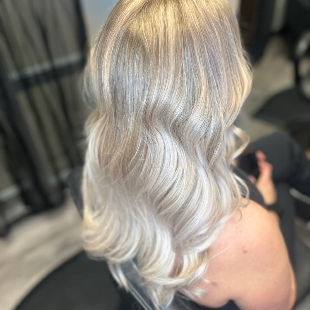 Blonding Services at Hair By Jazmyn in Glen Ellyn, IL