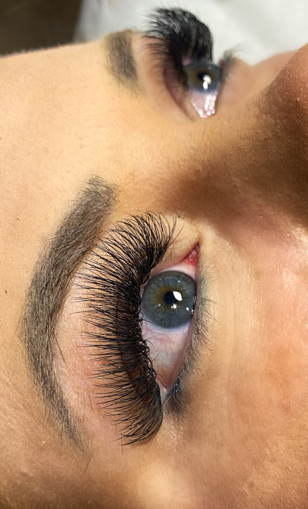 Lash Extensions • Hybrid Set Fill