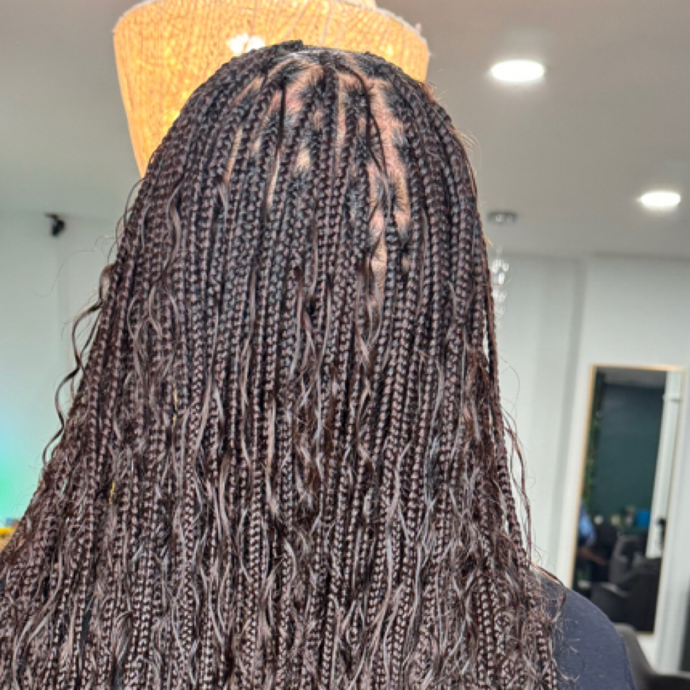 Bohemiam Retouch Knotless Midback at Zara Hair Braiding Salon in 30328