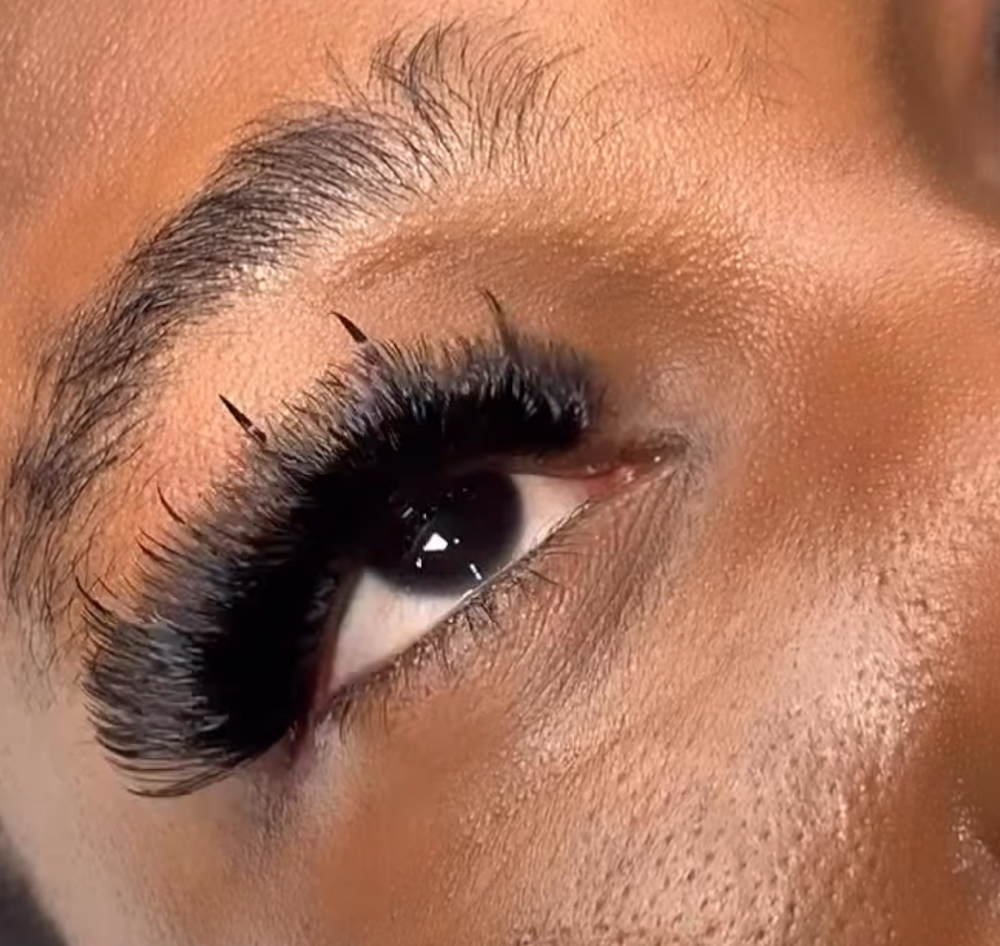 Semi Effect Strip Lash & Applicatio