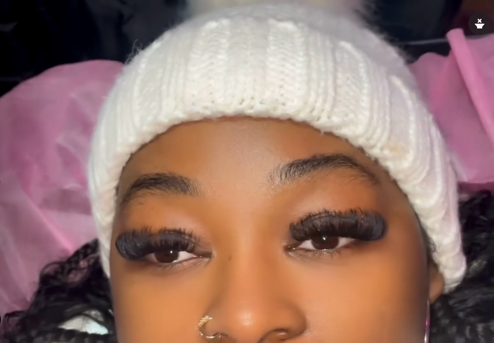 Mega Volume Full Set at LashEnvy Aesthetics in Boardman, OH