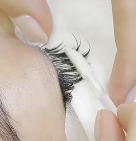 Lash Removal at Peachy polish in Elgin, IL