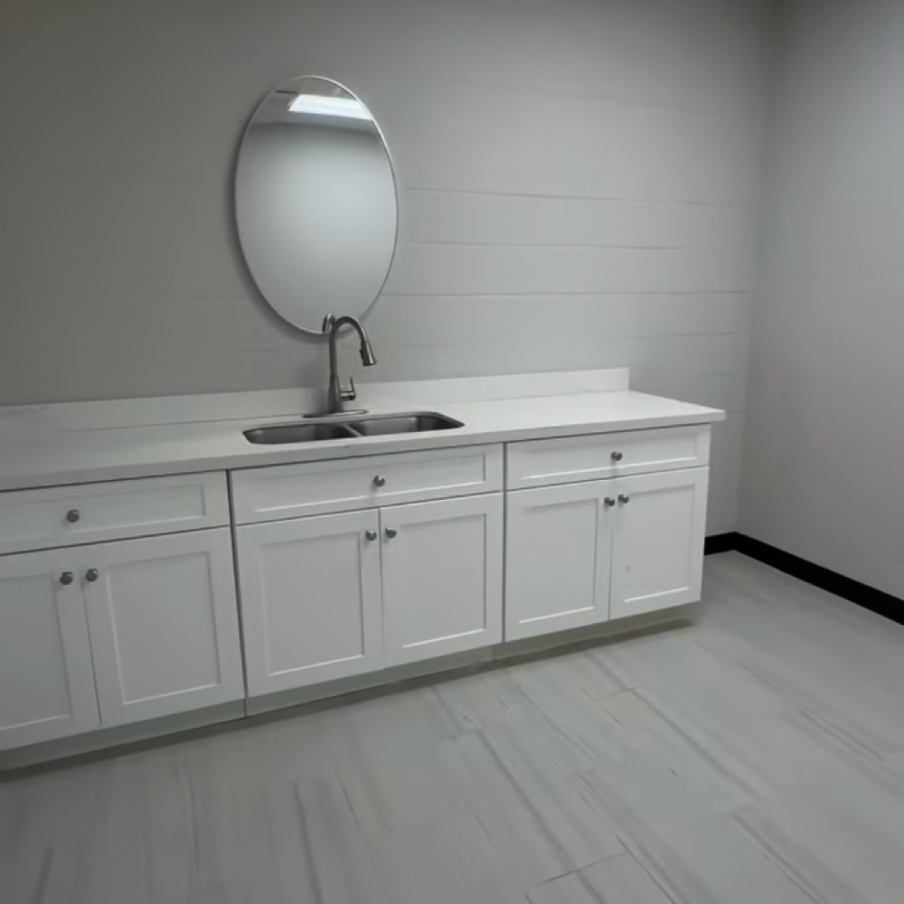 Suite at ANAIZ GLAM in Baytown, TX