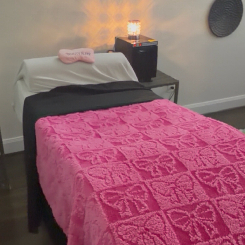 RESET EXPERIENCE(Massage + Facial) at Royal Glow Experience LLC in Houston, TX