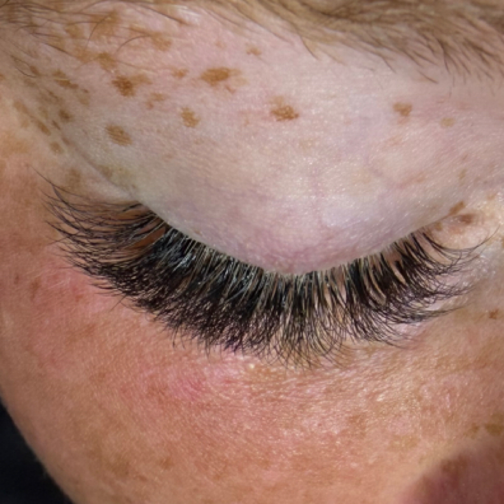 Volume Lash Extension Set Refill at Kiki Luxe Beauty in Mona, UT
