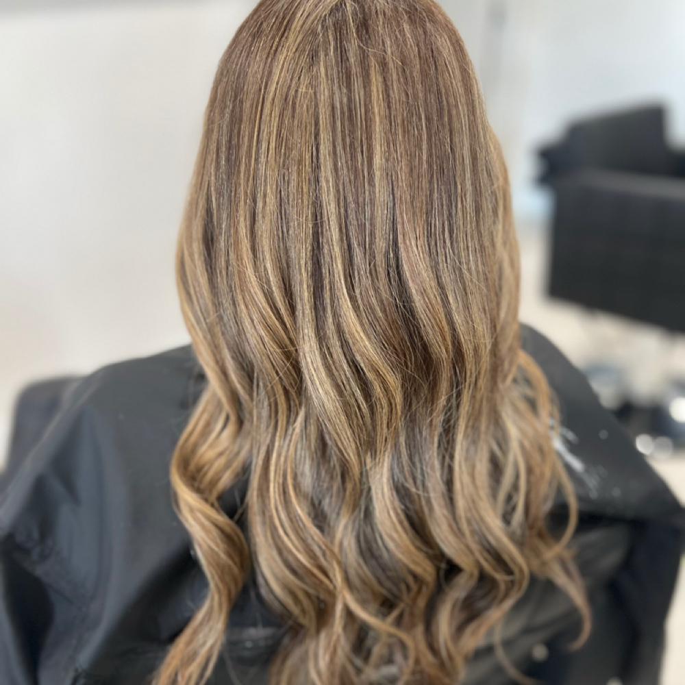 Full Highlight at Mane Presence Hairdressing by Yonelie in Fort Worth, TX