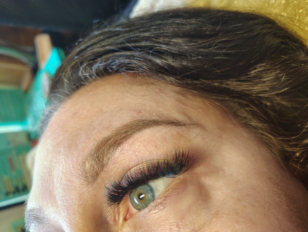 Volume Eyelash Extenions