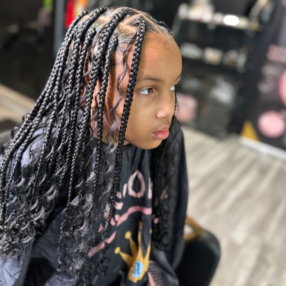 Kid Knotless 6-11 at Transforming Tresses in Milwaukee, WI