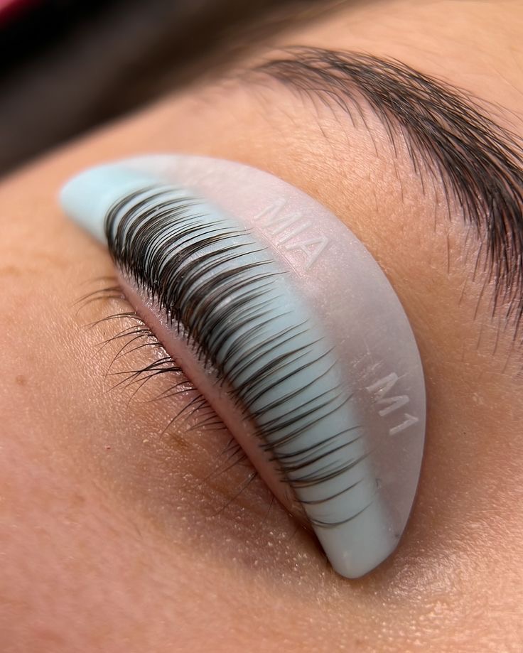 LASH LIFT + TINT