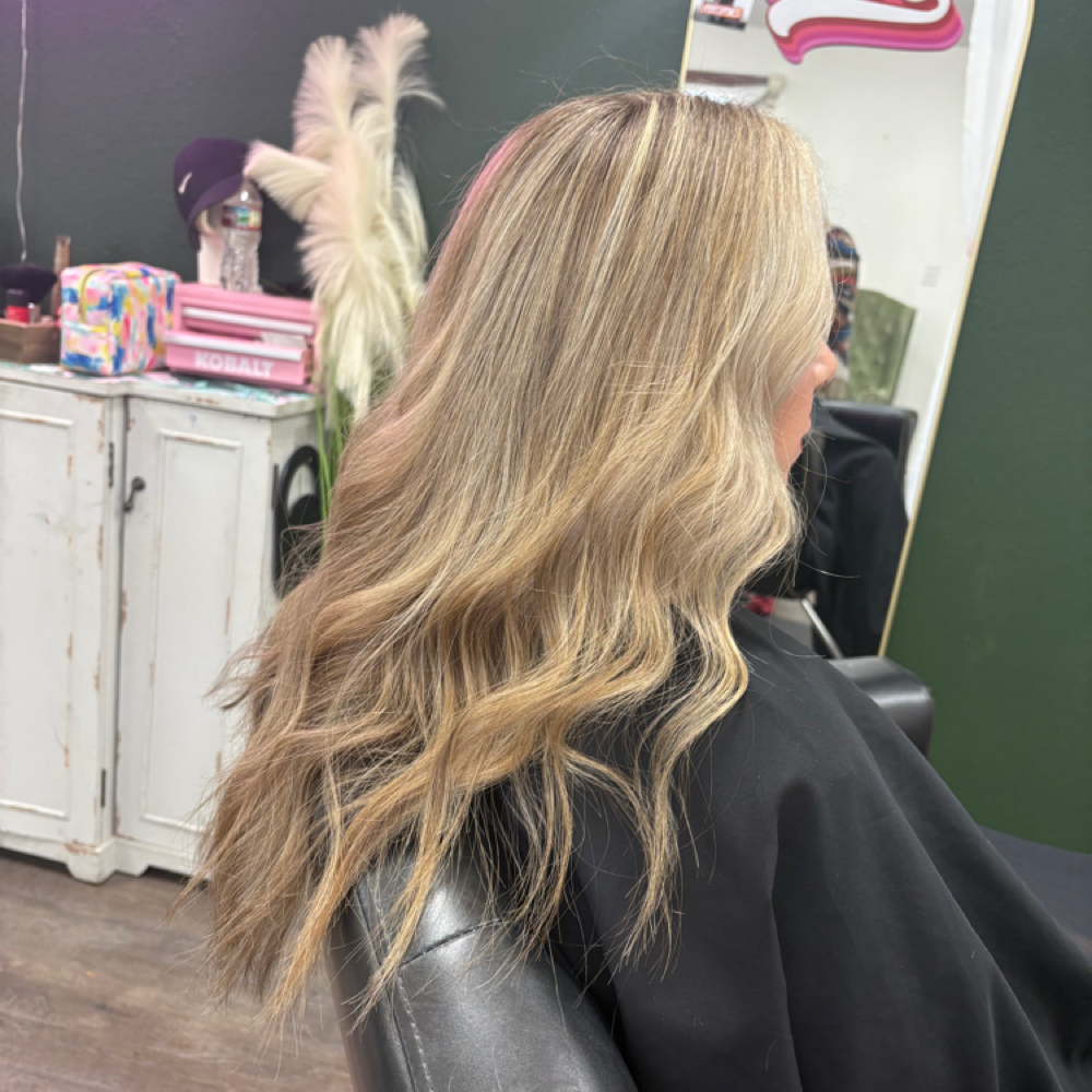 Full Hi-light With Color In Between at Lauren Rivers@TheBeautySpot in Azle, TX