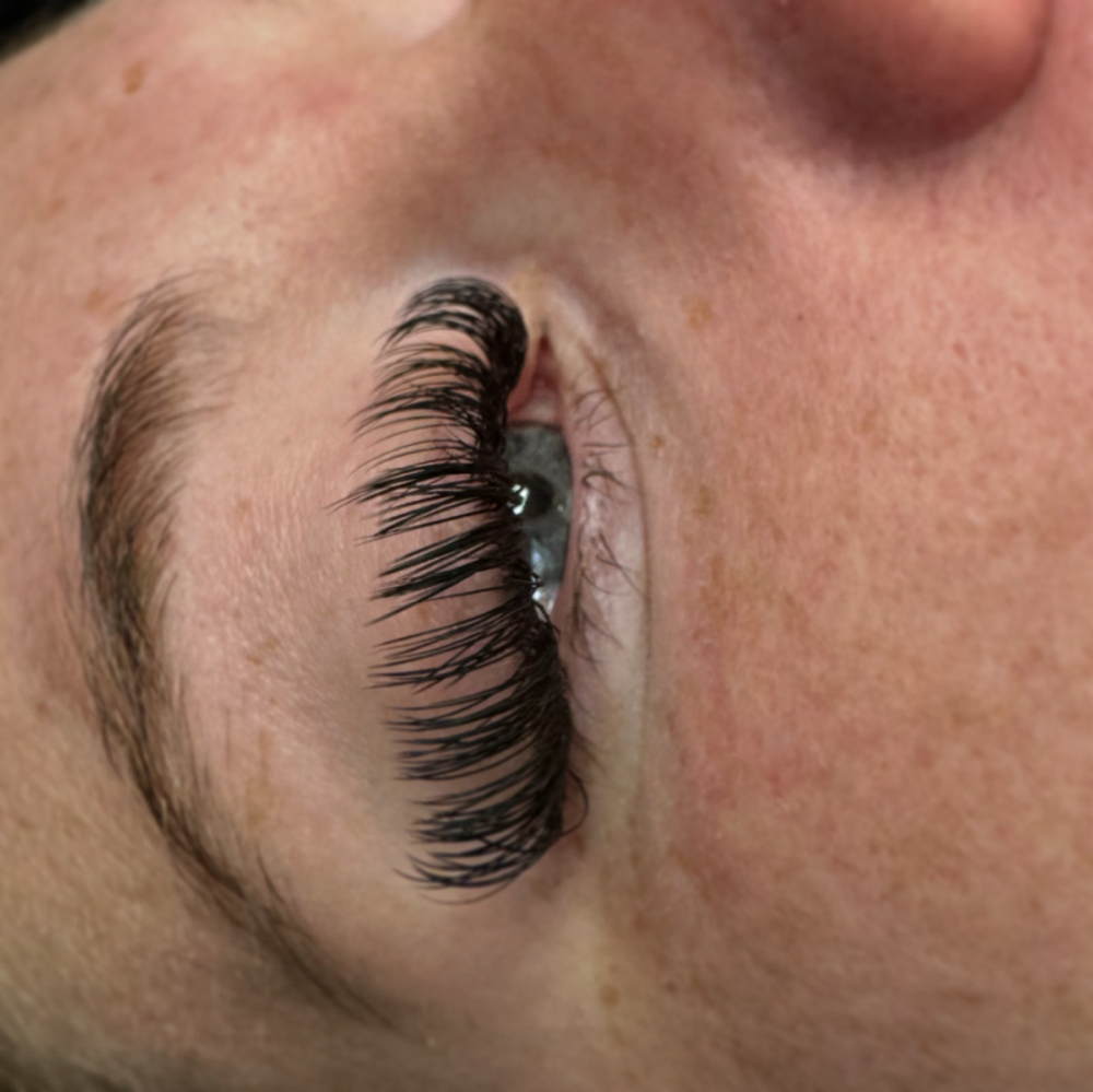Abby UV Lash