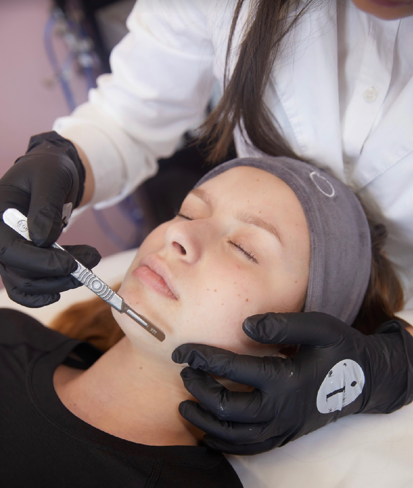 Dermaplaning facial