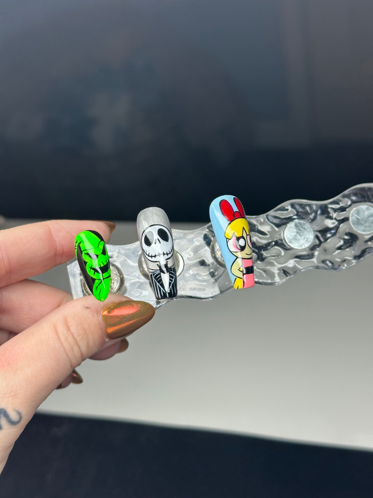 character nail on 1-5 nails