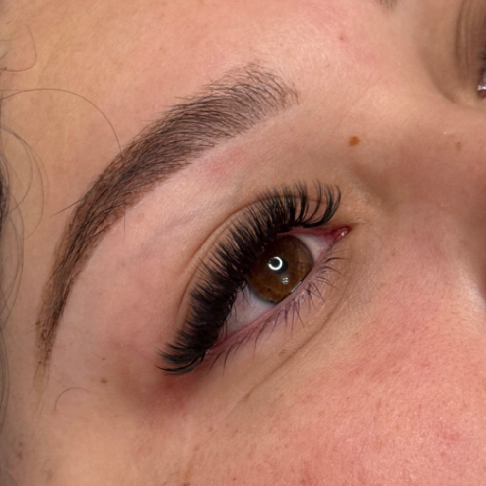 Hybrid Eyelash Extensions at Mimis Lashes in Plant City, FL