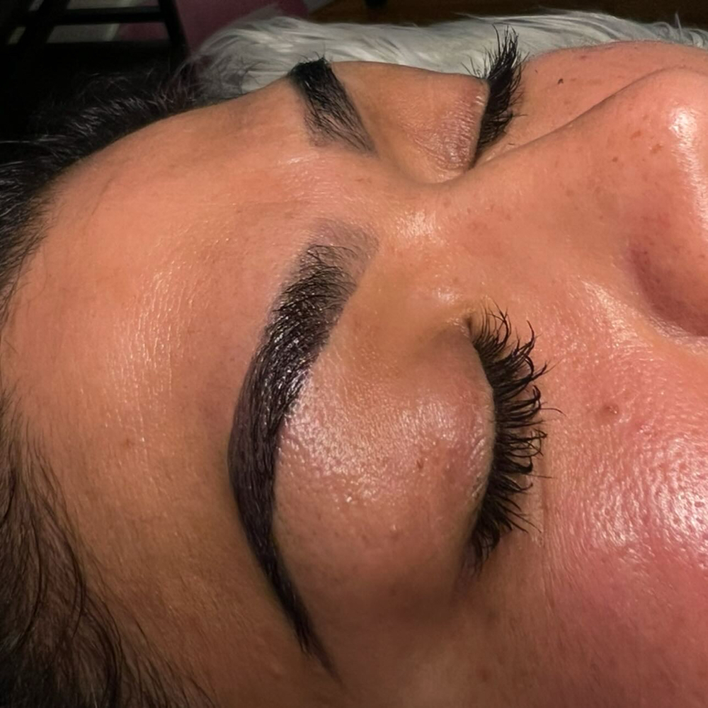 Brow Tinting/ Tinte De Ceja