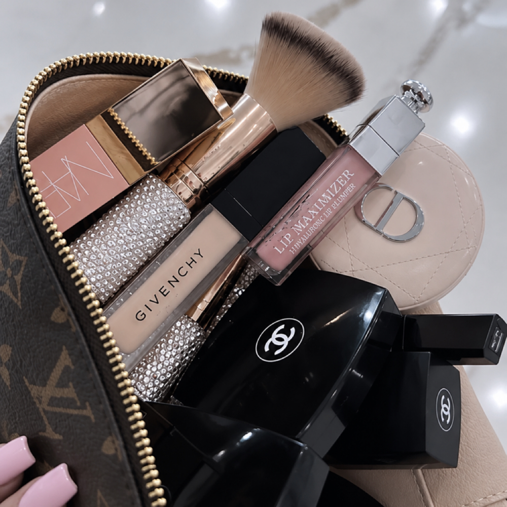 MAKEUP at 𝓼𝓮𝓿𝓮𝓷 14 𝓼𝓽𝓾𝓭𝓲𝓸 in Keego Harbor, MI