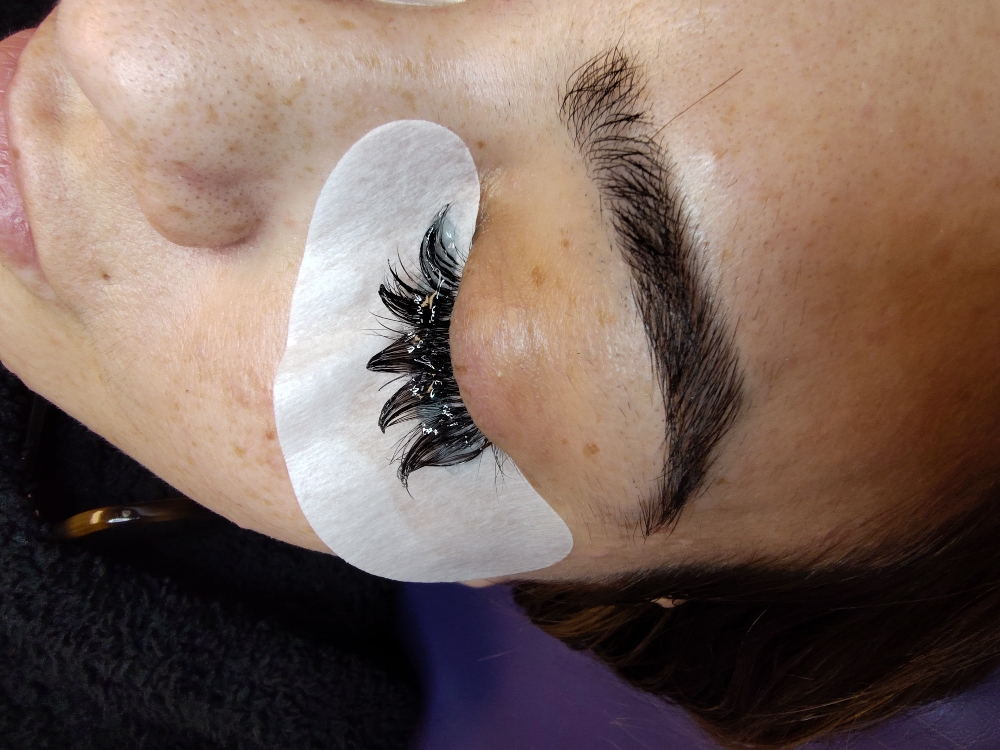 Eyelash Extension Removal
