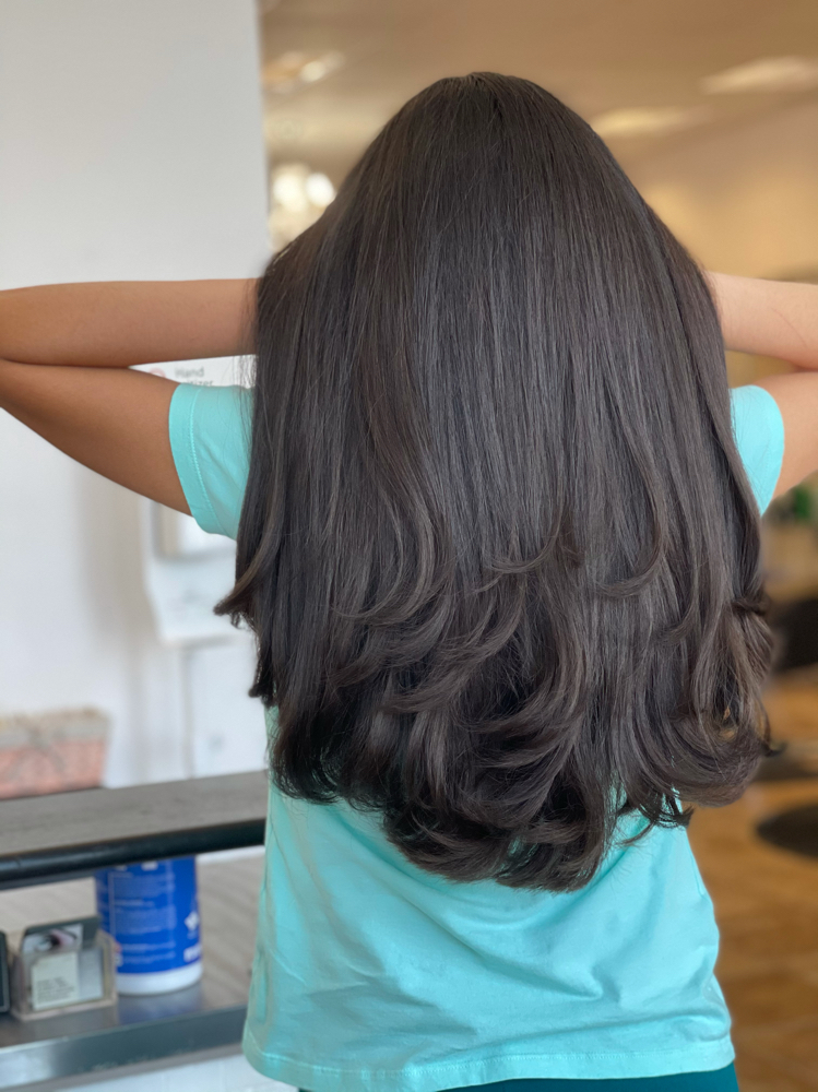 WOMANS HAIRCUT