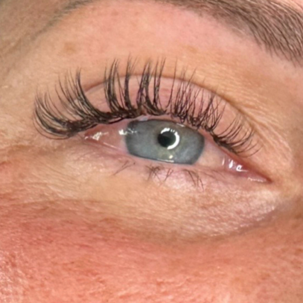 Classic Lashes Extensions at Dee's Beauty Den in Bennett, CO