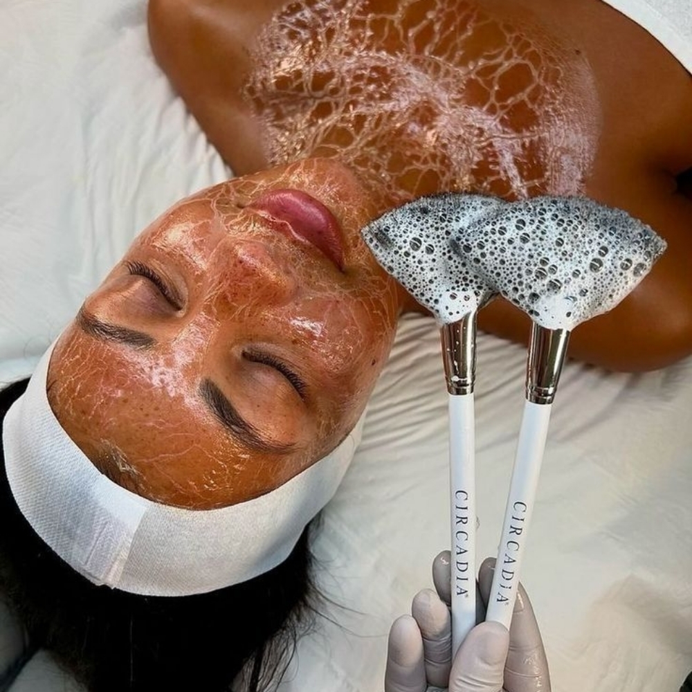 Collagen Lift Luxe Facial
