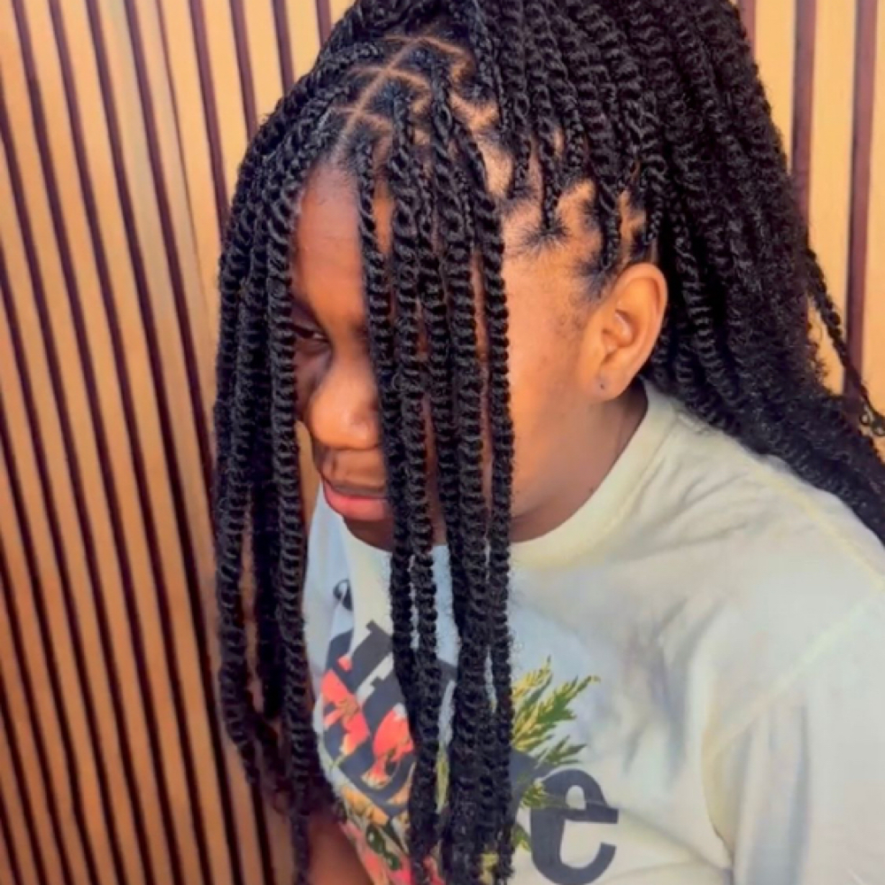 Kinky Twist at Vanouhair beauty in Philadelfia, PA