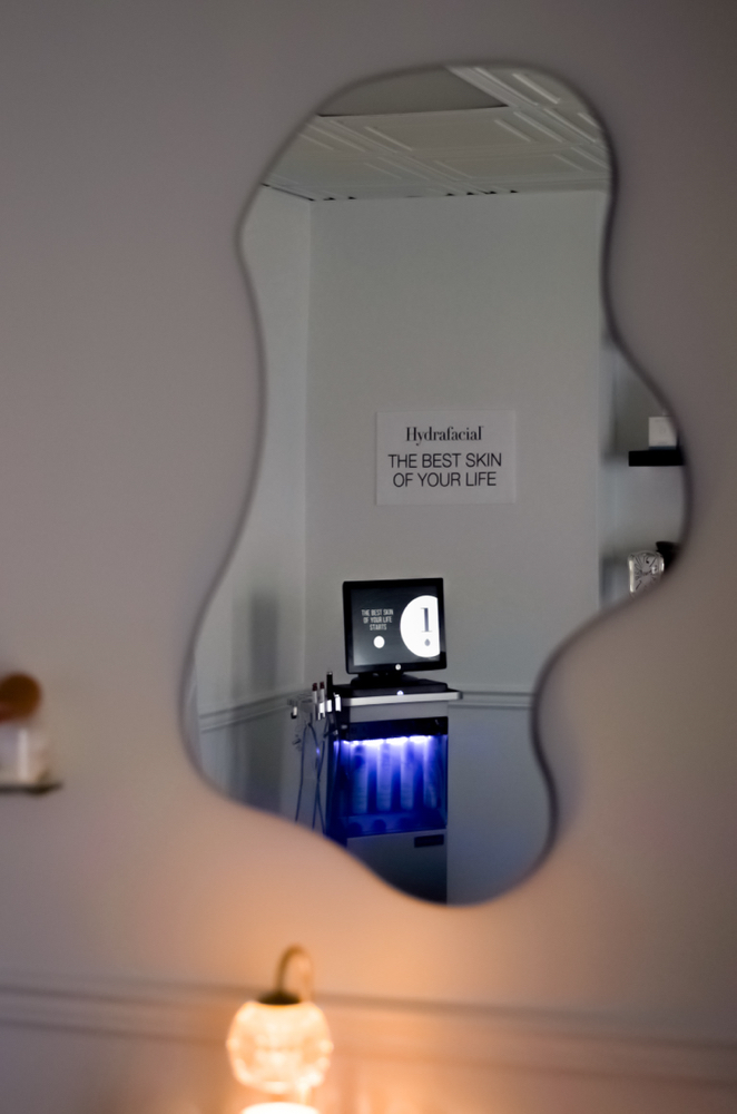 THE GLOW HYDRAFACIAL | 30 MIN