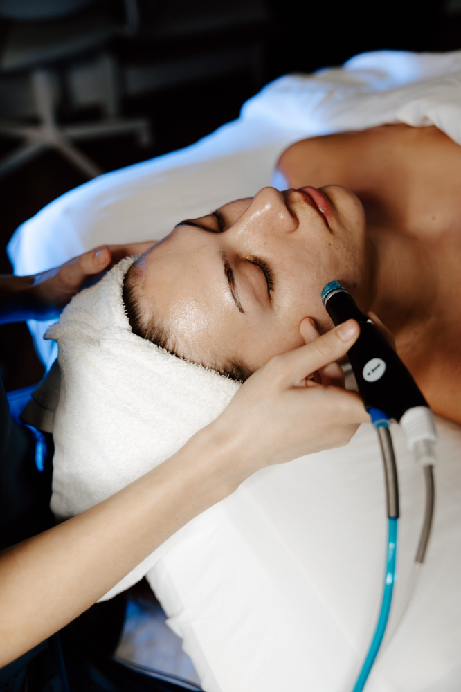 THE GLOW HYDRAFACIAL | 30 MIN