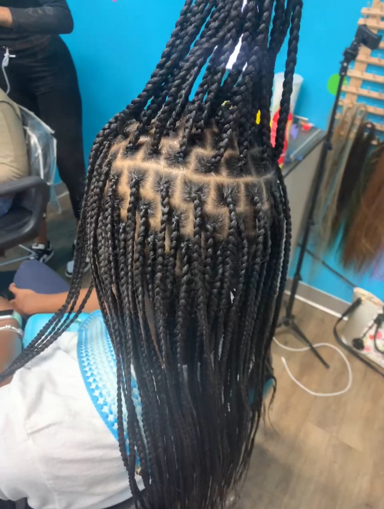 Smedium Knotless Braids
