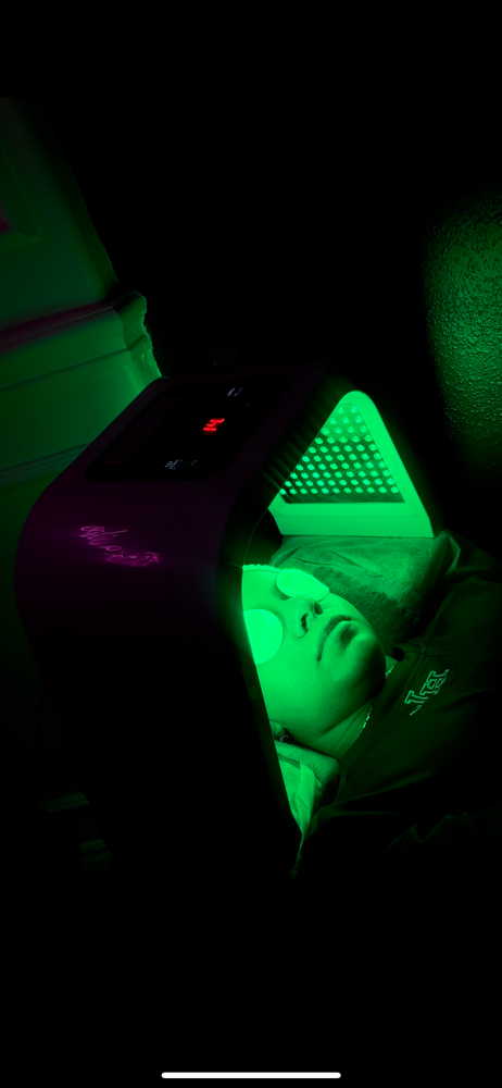 Facial + Light therapy