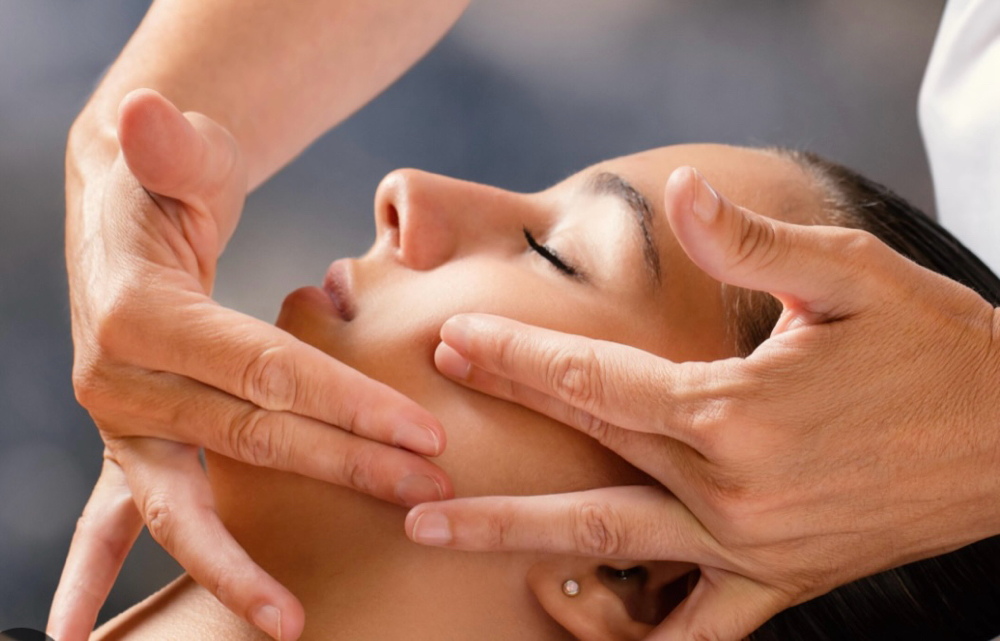 Lymphatic Facial/ Body Treatment
