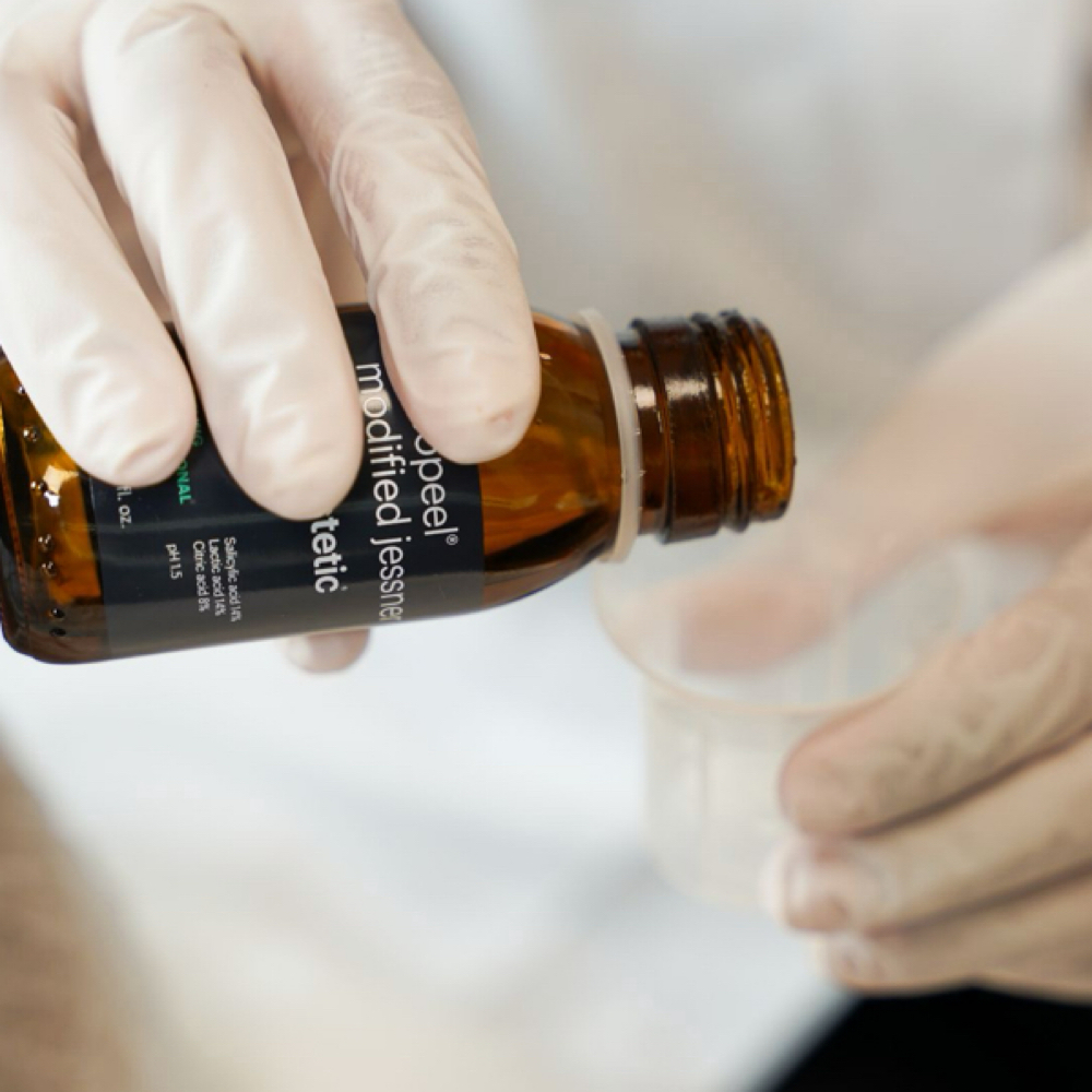 Peelings Químicos at Naked Skin Studio in Las Piedra, PR