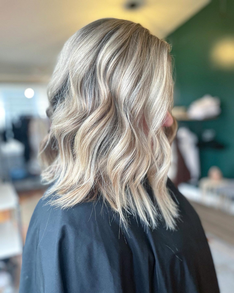 Partial Foil Blonding at beautybyashleysmith in Bourbonnais, IL