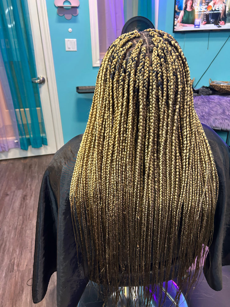 Meduim Box Braids at Thahairtherapist in Houston, TX