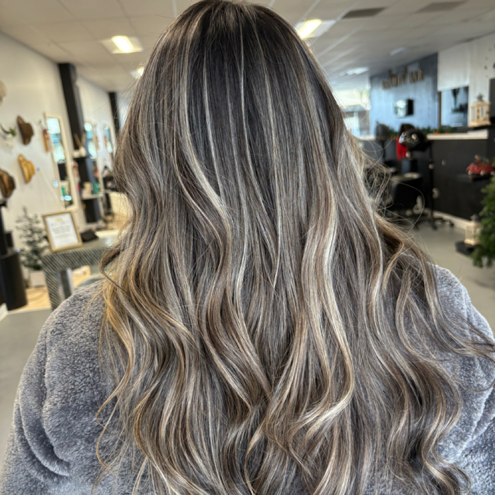 Highlites at Beautybar hair salon in Salinas, CA