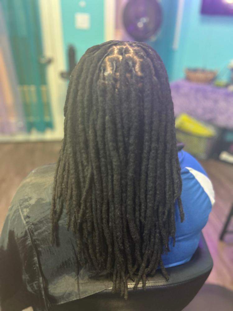 Retwist(No Style) at Thahairtherapist in Houston, TX