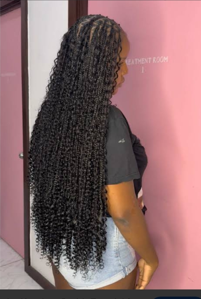 BOHO BRAIDS at De lux beauty bar in New York, NY