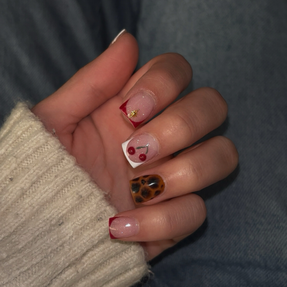Xsmall at daiisyxnailss in Beaumont, TX