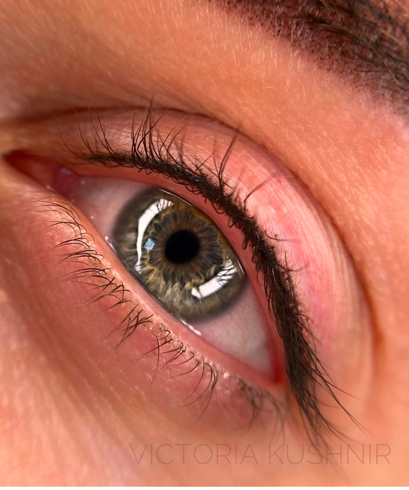 Eyeliner touch-up