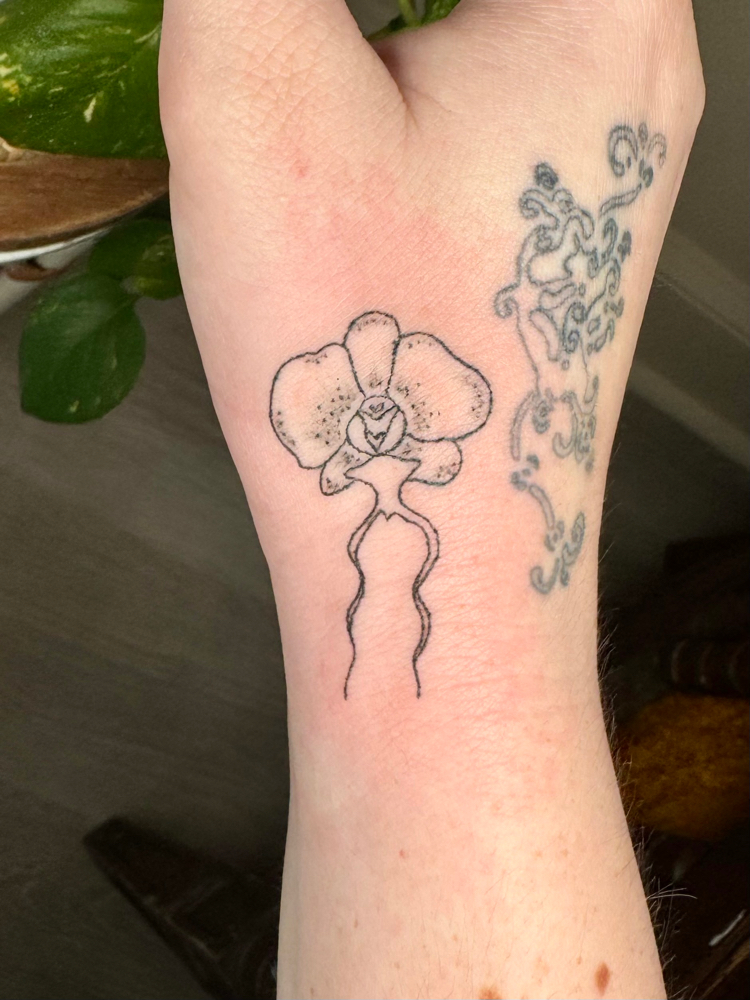 small apprentice tattoo (2-3”) 🐝