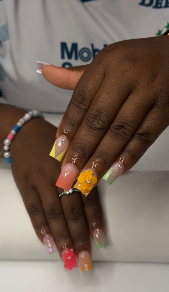 Flower Design at The Nail Junkie Nailuxury in Cincinnati, OH