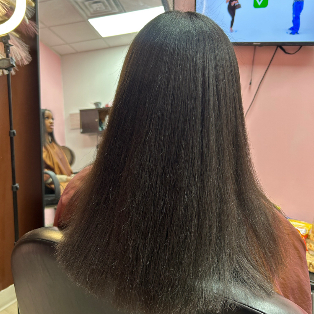Deluxe Silk Press at Deyyadore in Little Elm, TX