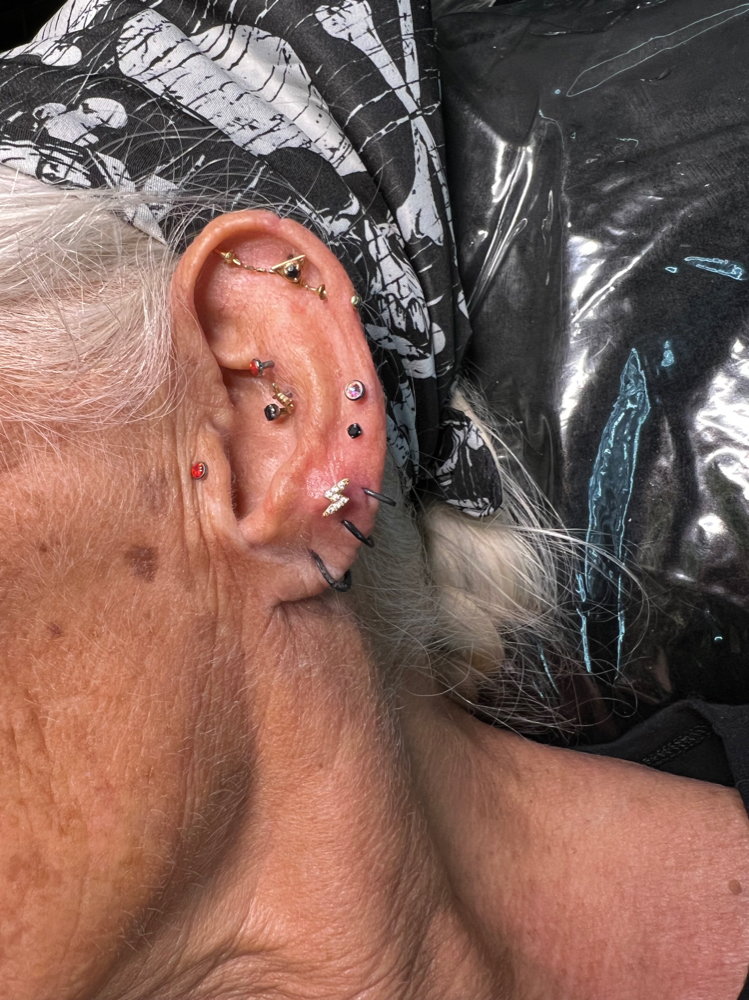 Ear Curation (3 Piercings or more)