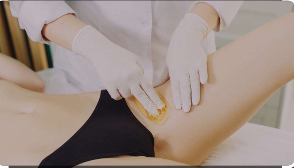 Woman Basic Bikini Wax